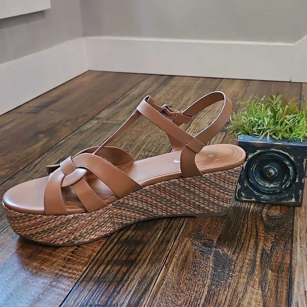 NWOT Bandolino Women's Tan Wedge‎ Heel Espadrille Strappy Sandals. Size 11